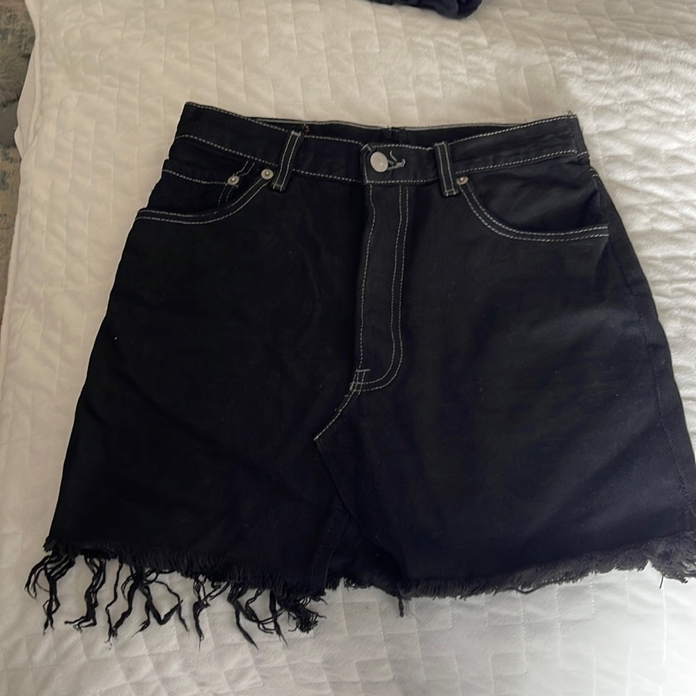 Levi’s black skirt
